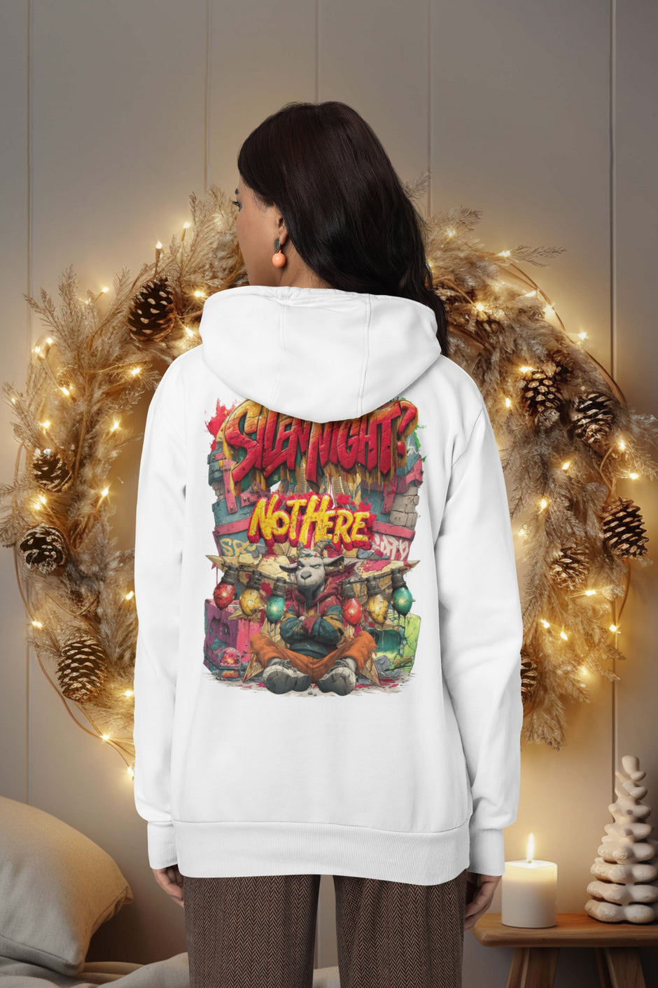 Rebellisches Weihnachtsdesign von Snowtigz – Streetstyle Hoodie mit urbaner Ziege