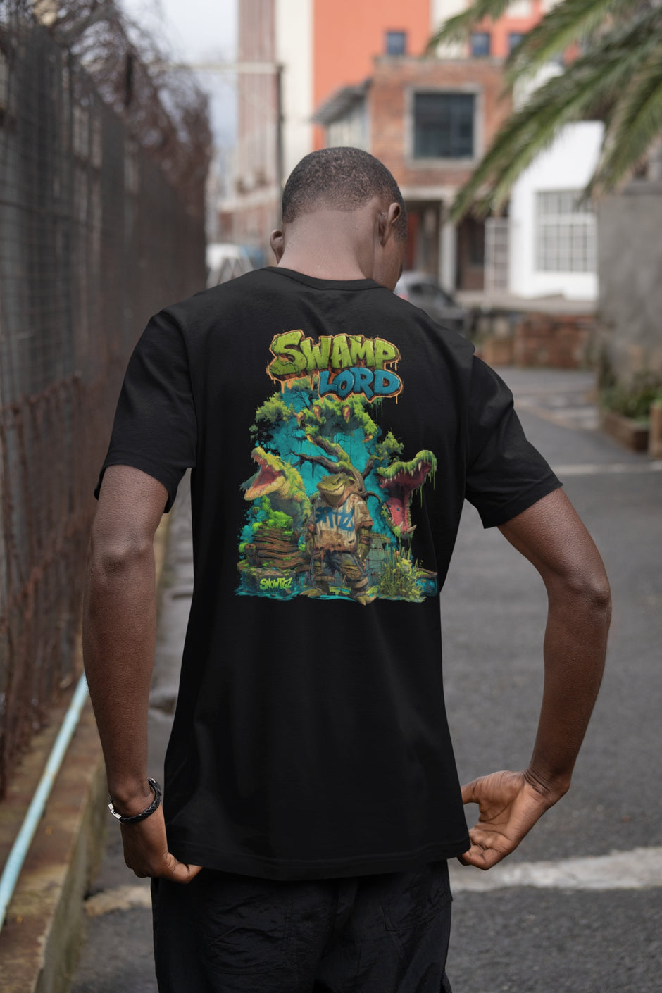 Snowtigz Shirt mit Krokodil im Hoodie und Graffiti
