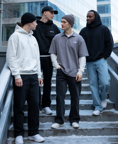 Exklusive Snowtigz Streetwear – Menschen in eisiger Stadt